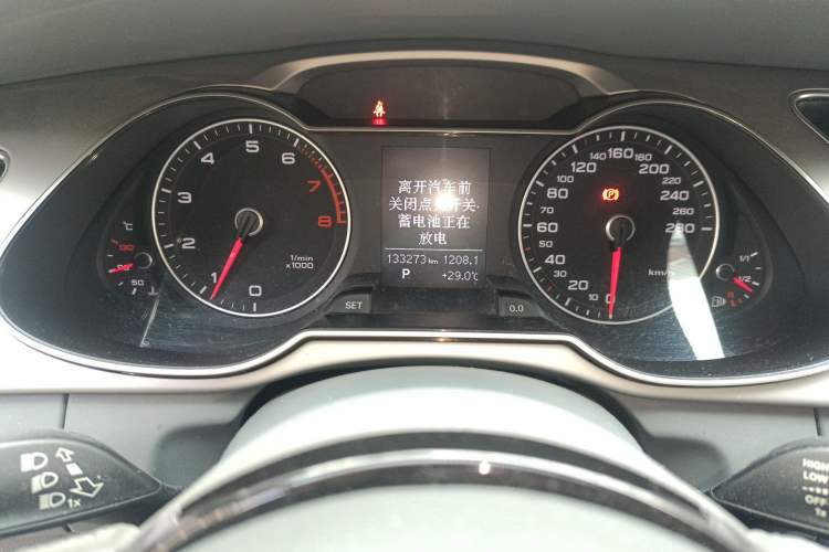 Used Audi A4L 2013 35 TFSI Automatic Standard Model Odometer Close Up