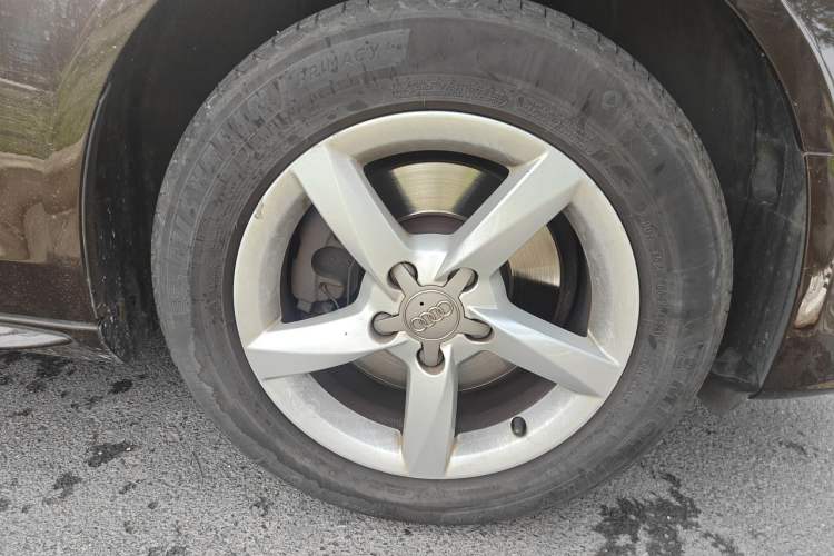 Used Audi A4L 2013 35 TFSI Automatic Standard Model Right Front Wheel Hub