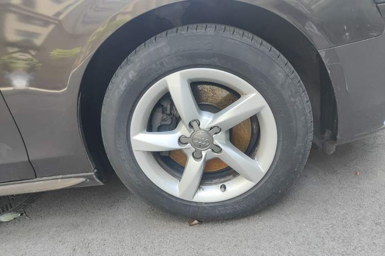 Used Audi A4L 2013 35 TFSI Automatic Standard Model Right Front Wheel Hub
