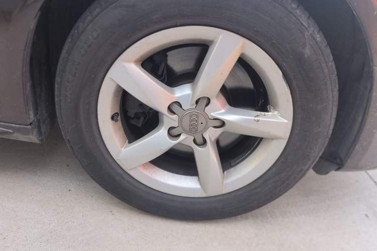 Used Audi A4L 2013 35 TFSI Automatic Standard Model Right Front Wheel Hub