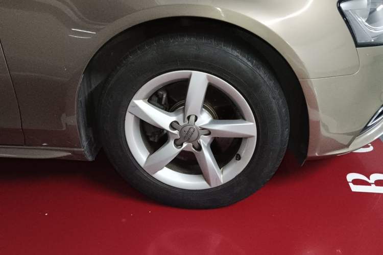 Used Audi A4L 2013 35 TFSI Automatic Standard Model Right Front Wheel Hub