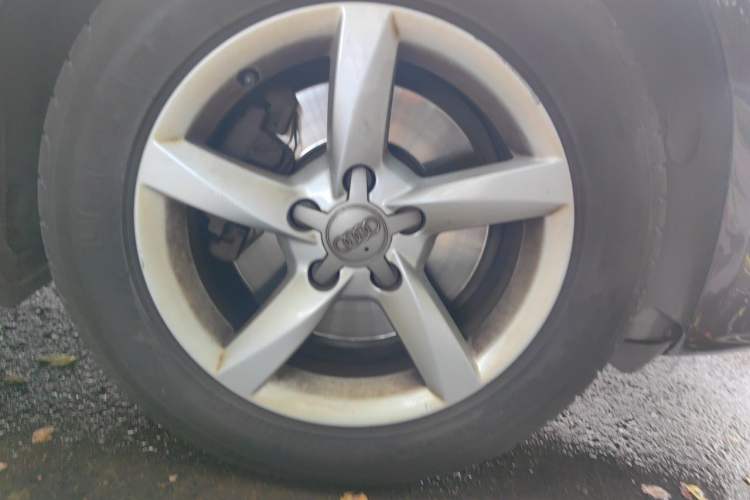 Used Audi A4L 2013 35 TFSI Automatic Comfort Model Right Front Wheel Hub