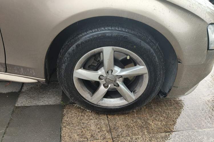Used Audi A4L 2013 30 TFSI Automatic Comfort Model Right Front Wheel Hub