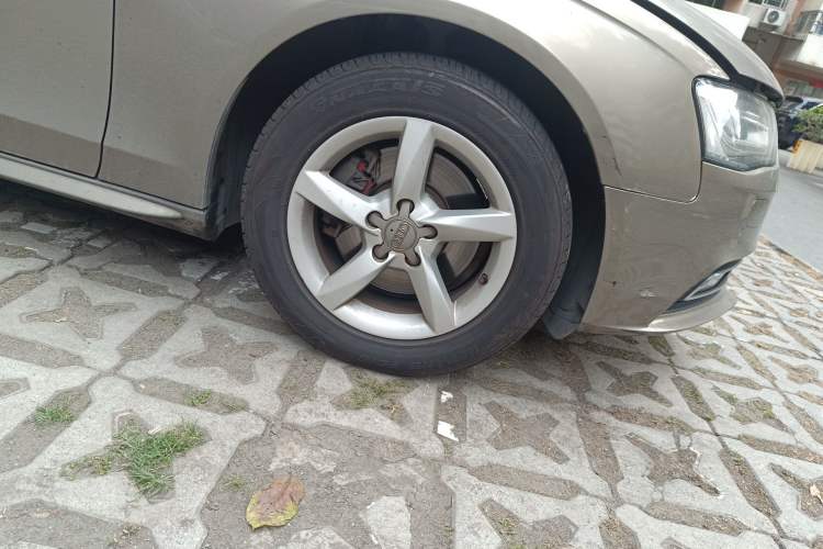 Used Audi A4L 2013 35 TFSI Automatic Standard Model Right Front Wheel Hub