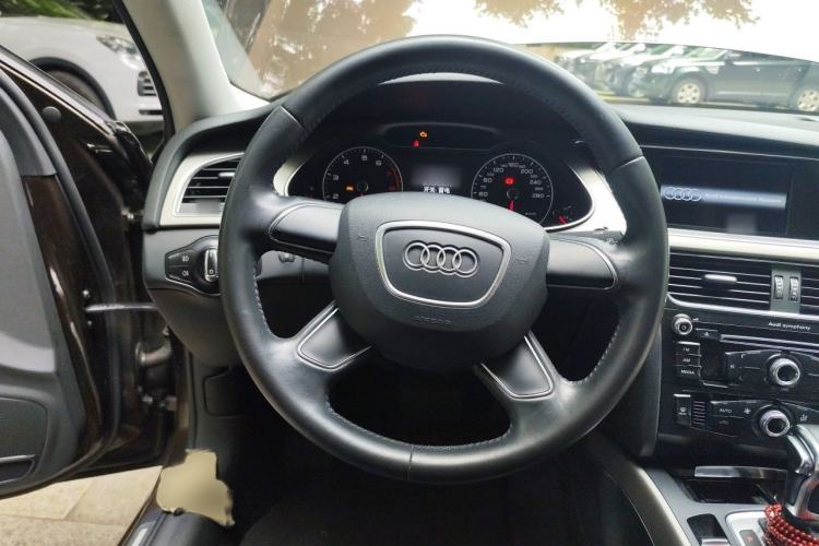 Used Audi A4L 2013 30 TFSI Automatic Comfort Model Steering Wheel