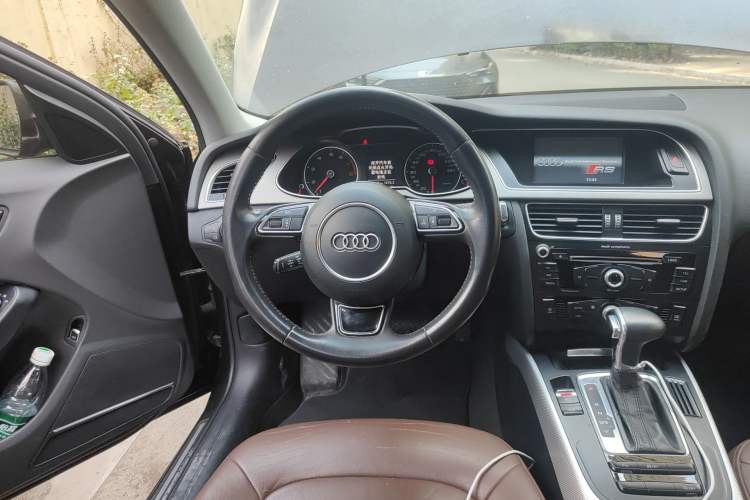 Used Audi A4L 2013 35 TFSI Automatic Standard Model Steering Wheel