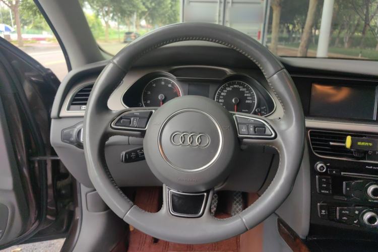 Used Audi A4L 2013 35 TFSI Automatic Comfort Model Steering Wheel