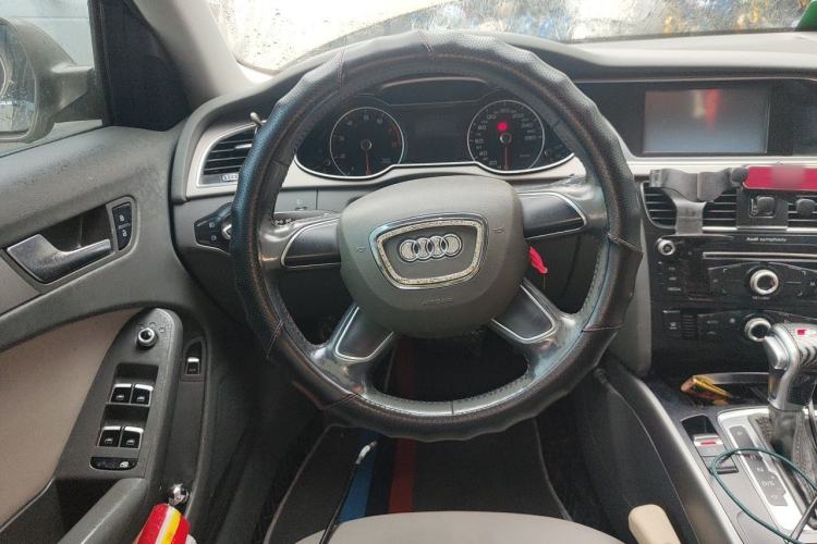 Used Audi A4L 2013 30 TFSI Automatic Comfort Model Steering Wheel