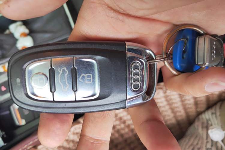 Used Audi A4L 2013 35 TFSI Automatic Standard Model Vehicle Key