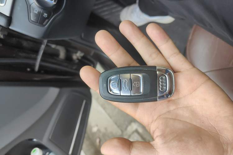 Used Audi A4L 2013 35 TFSI Automatic Standard Model Vehicle Key