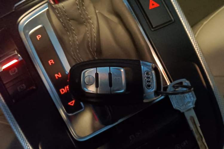 Used Audi A4L 2013 35 TFSI Automatic Standard Model Vehicle Key