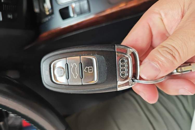 Used Audi A4L 2013 35 TFSI Automatic Standard Model Vehicle Key