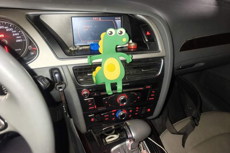 Used Audi A4L 2013 35 TFSI Automatic Comfort Model Audio And AC Panel
