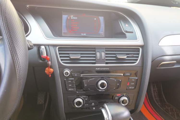 Used Audi A4L 2013 35 TFSI Automatic Standard Model Audio And AC Panel
