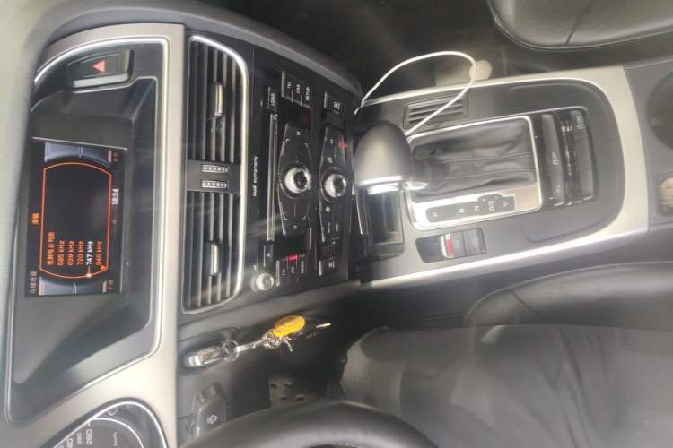 Used Audi A4L 2013 35 TFSI Automatic Standard Model Audio And AC Panel