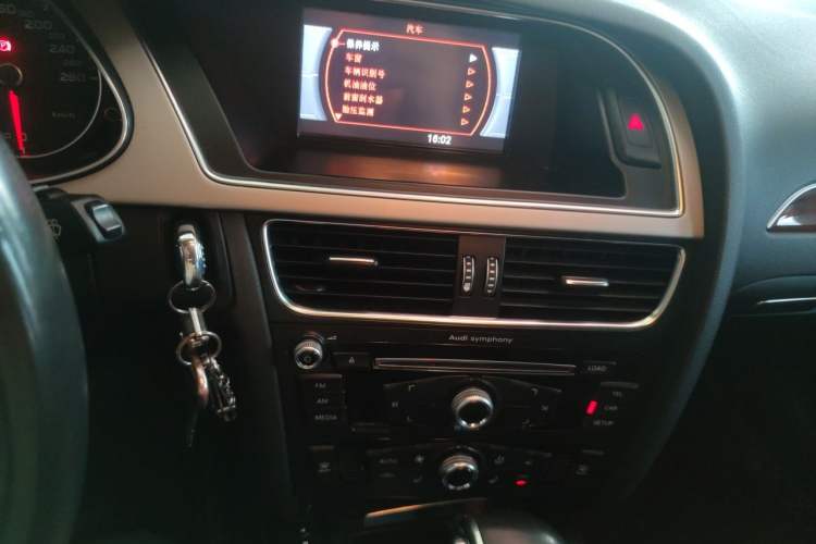 Used Audi A4L 2013 35 TFSI Automatic Comfort Model Audio And AC Panel