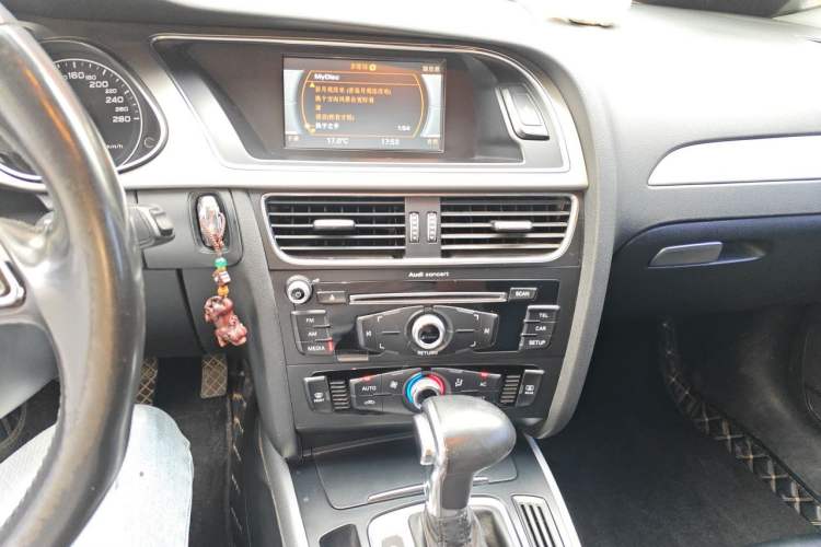 Used Audi A4L 2013 40 TFSI quattro Individual Sport Edition Audio And AC Panel