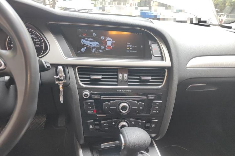 Used Audi A4L 2013 35 TFSI Automatic Standard Model Audio And AC Panel