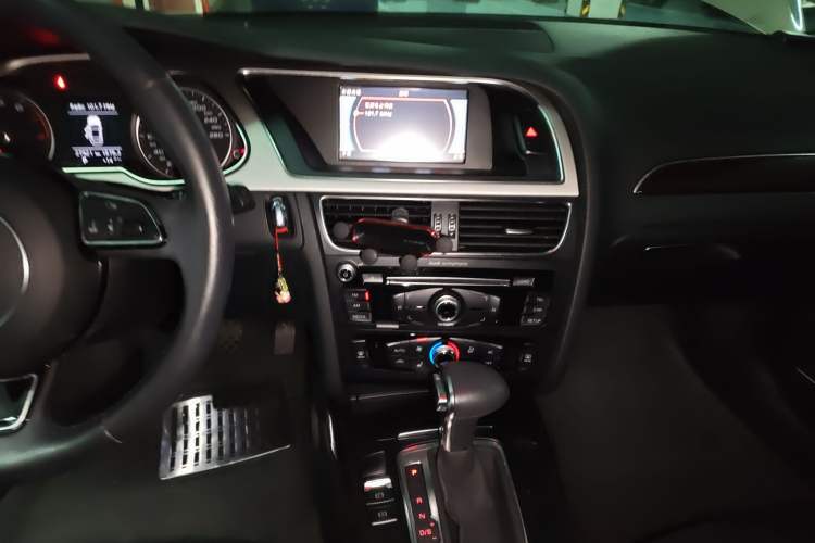Used Audi A4L 2013 35 TFSI Automatic Comfort Model Audio And AC Panel