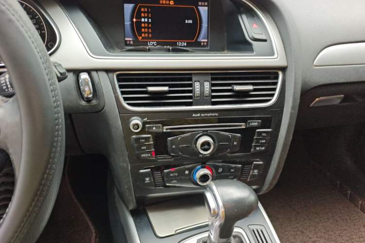 Used Audi A4L 2013 35 TFSI Automatic Standard Model Audio And AC Panel