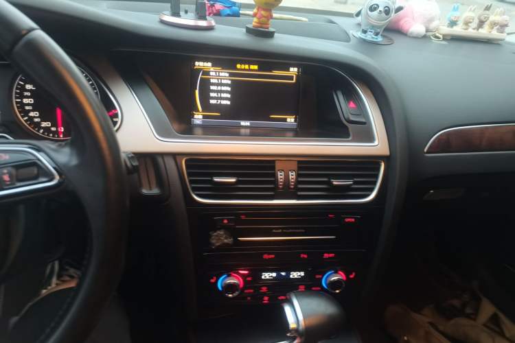 Used Audi A4L 2013 35 TFSI Automatic Technology Edition Audio And AC Panel