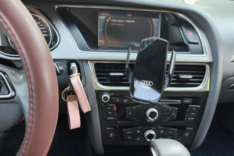 Used Audi A4L 2013 35 TFSI Automatic Standard Model Audio And AC Panel