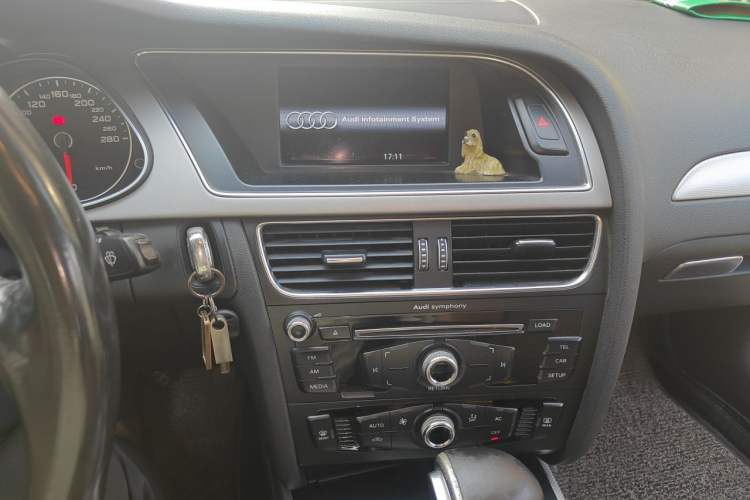 Used Audi A4L 2013 35 TFSI Automatic Standard Model Audio And AC Panel