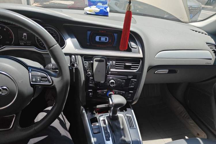 Used Audi A4L 2013 35 TFSI Automatic Standard Model Audio And AC Panel