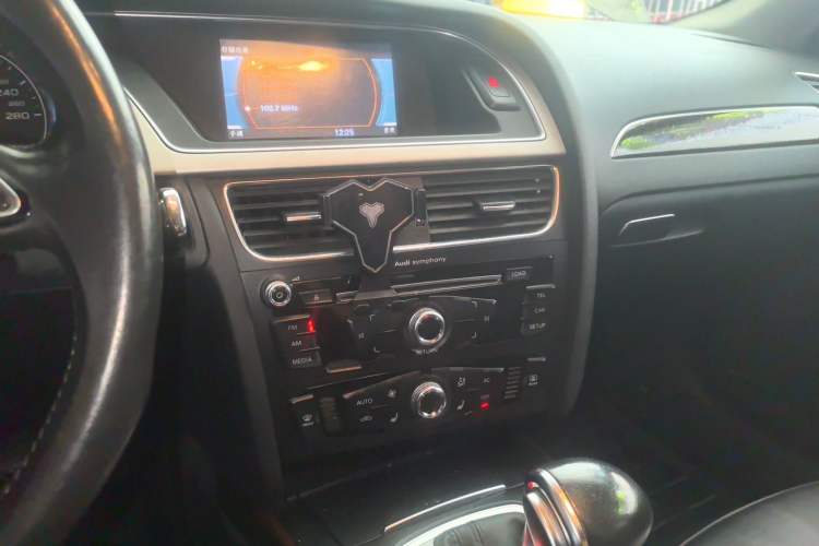 Used Audi A4L 2013 35 TFSI Automatic Comfort Model Audio And AC Panel