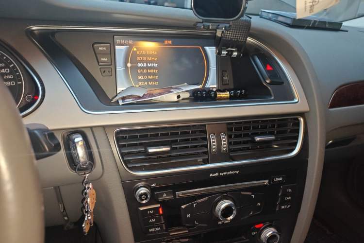Used Audi A4L 2013 35 TFSI Automatic Standard Model Audio And AC Panel