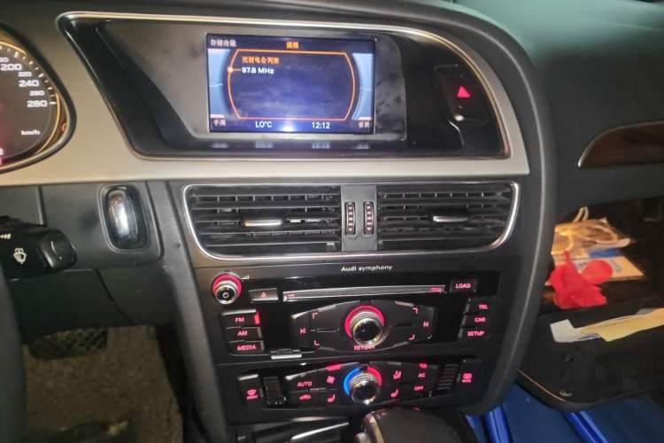 Used Audi A4L 2013 35 TFSI Automatic Standard Model Audio And AC Panel