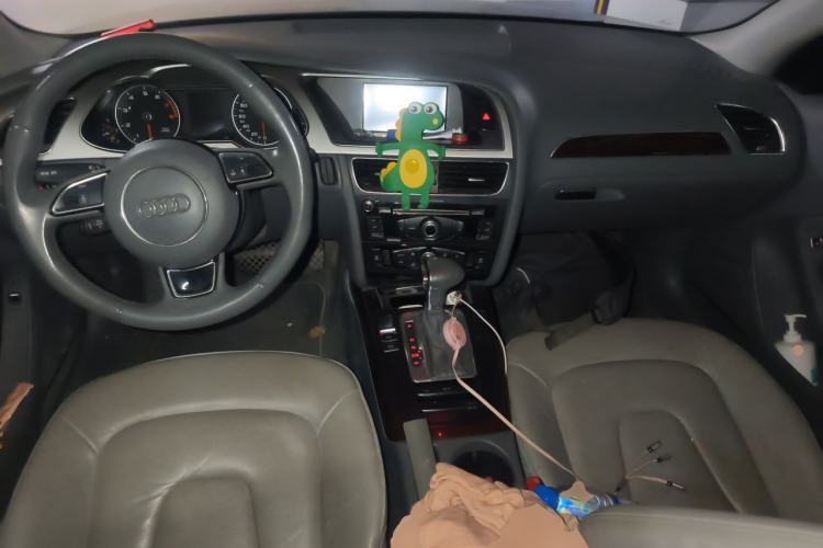 Used Audi A4L 2013 35 TFSI Automatic Comfort Model Center Console