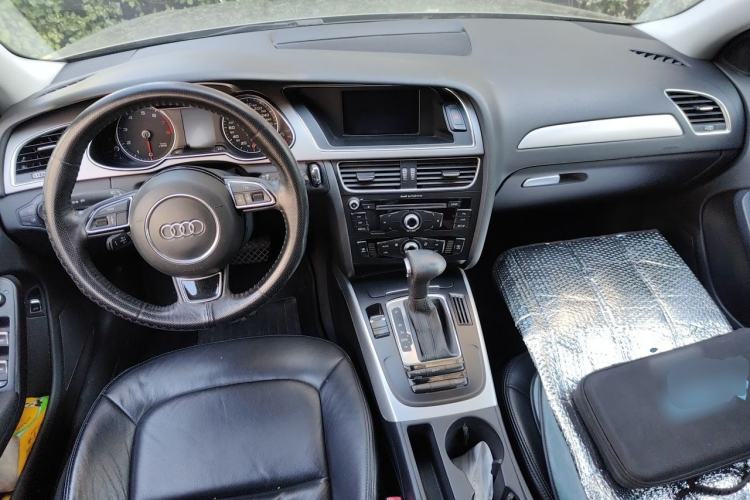 Used Audi A4L 2013 35 TFSI Automatic Standard Model Center Console