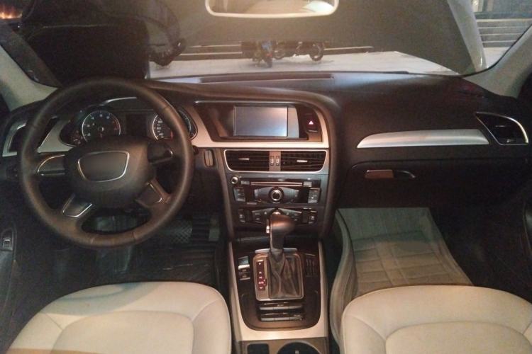 Used Audi A4L 2013 30 TFSI Automatic Comfort Model Center Console