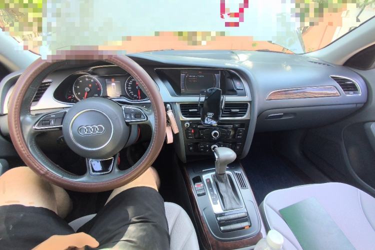 Used Audi A4L 2013 35 TFSI Automatic Standard Model Center Console