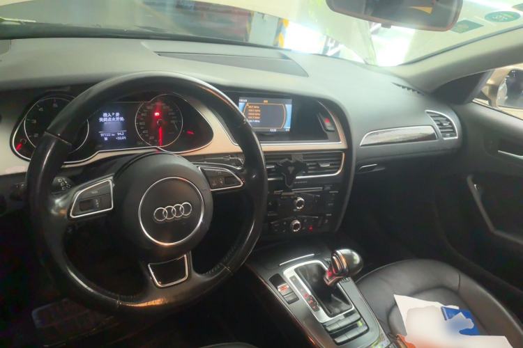 Used Audi A4L 2013 35 TFSI Automatic Comfort Model Center Console