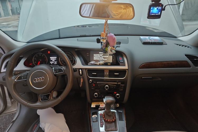 Used Audi A4L 2013 35 TFSI Automatic Standard Model Center Console