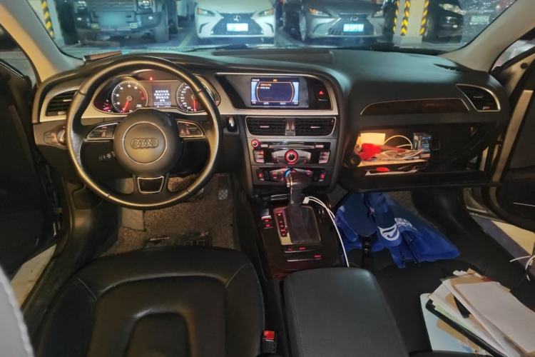 Used Audi A4L 2013 35 TFSI Automatic Standard Model Center Console