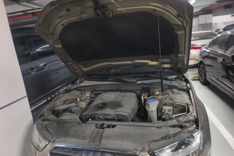 Used Audi A4L 2013 35 TFSI Automatic Comfort Model Engine Bay