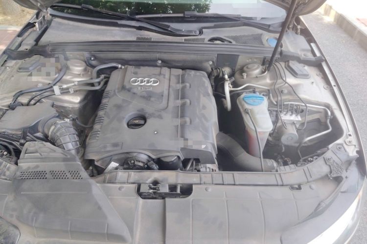 Used Audi A4L 2013 35 TFSI Automatic Standard Model Engine Bay