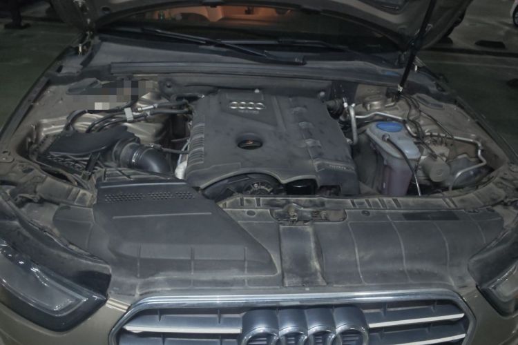 Used Audi A4L 2013 35 TFSI Automatic Technology Edition Engine Bay