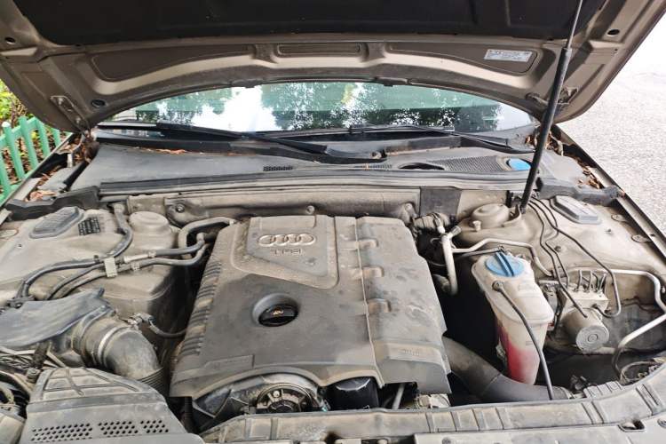 Used Audi A4L 2013 35 TFSI Automatic Standard Model Engine Bay
