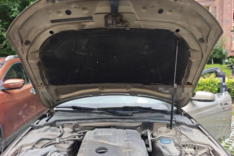 Used Audi A4L 2013 35 TFSI Automatic Standard Model Engine Bay