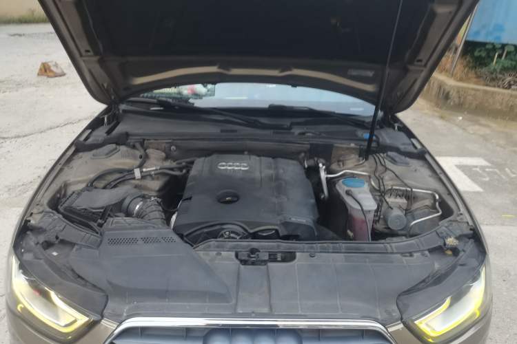 Used Audi A4L 2013 35 TFSI Automatic Technology Edition Engine Bay