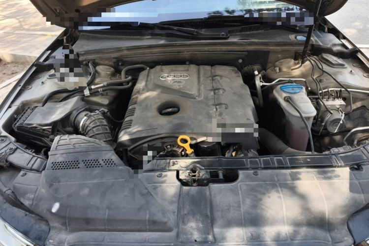Used Audi A4L 2013 35 TFSI Automatic Standard Model Engine Bay