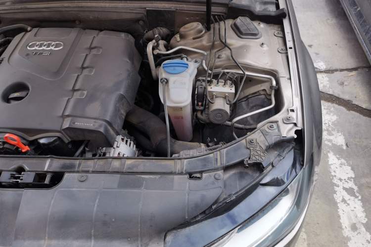 Used Audi A4L 2013 35 TFSI Automatic Standard Model Engine Bay Left
