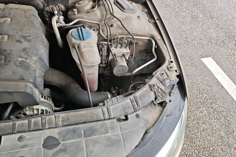 Used Audi A4L 2013 35 TFSI Automatic Standard Model Engine Bay Left