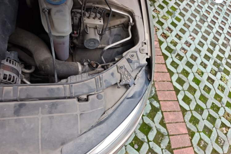Used Audi A4L 2013 35 TFSI Automatic Standard Model Engine Bay Left