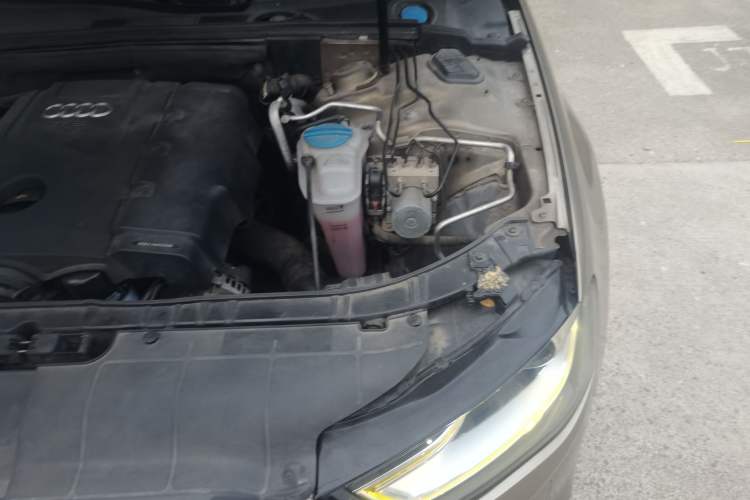 Used Audi A4L 2013 35 TFSI Automatic Technology Edition Engine Bay Left