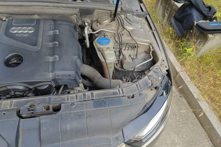 Used Audi A4L 2013 35 TFSI Automatic Standard Model Engine Bay Left